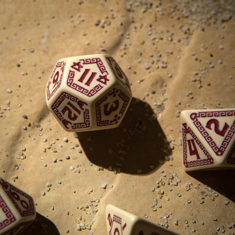RuneQuest Beige & burgundy Dice Set