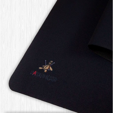 Maldito Games - Tapete de neopreno 150x90 cm - NEGRO LISO (Edición 2023)