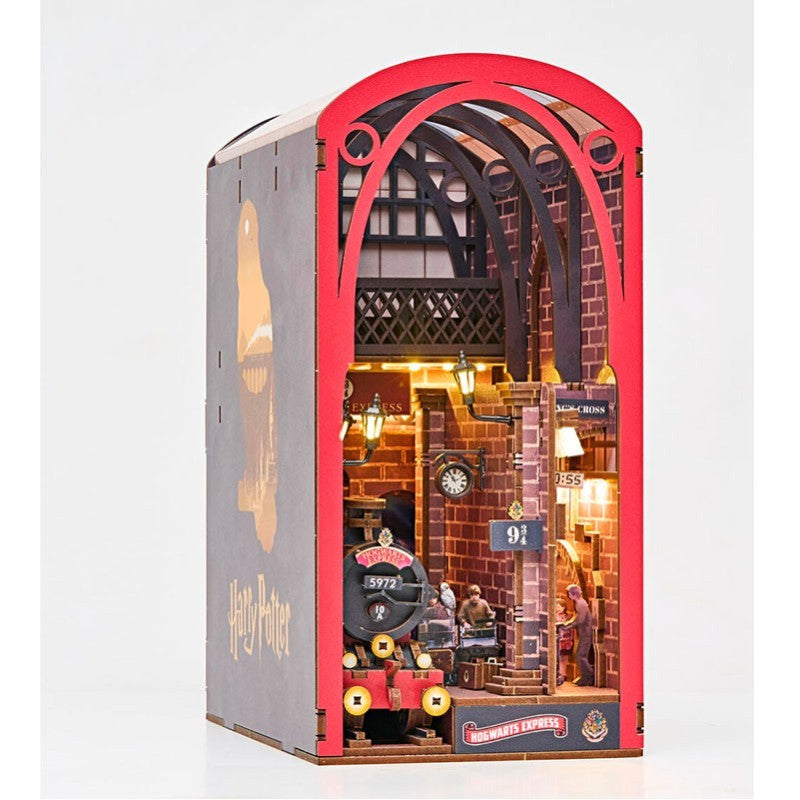 DIY Book Nook Kit - Tiny Adventures - Harry Potter: Hogwarts Express