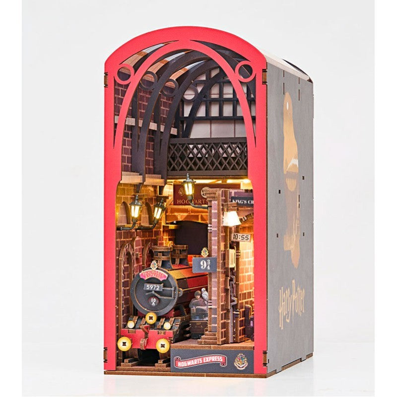 DIY Book Nook Kit - Tiny Adventures - Harry Potter: Hogwarts Express