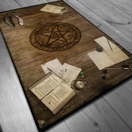 Maldito Games - Tapete de neopreno 150x90 cm - MESA LOVECRAFT (Edición 2023)