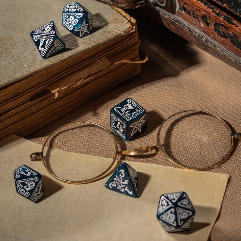 Call of Cthulhu Abyssal & white Dice Set