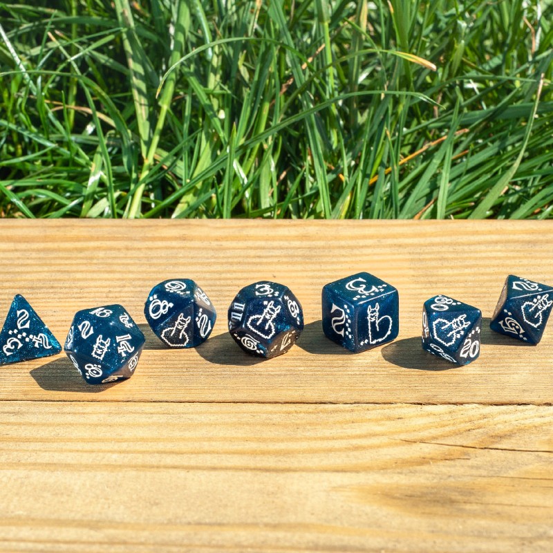 Shimmering Llama Dice Set (Glittering dark blue & white)